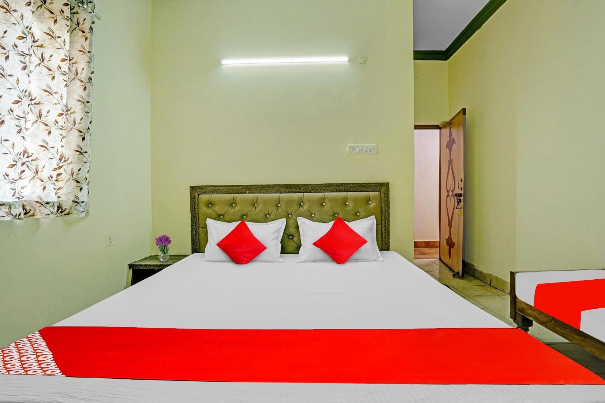 Hotel O B N Palace Rāipur Exteriör bild