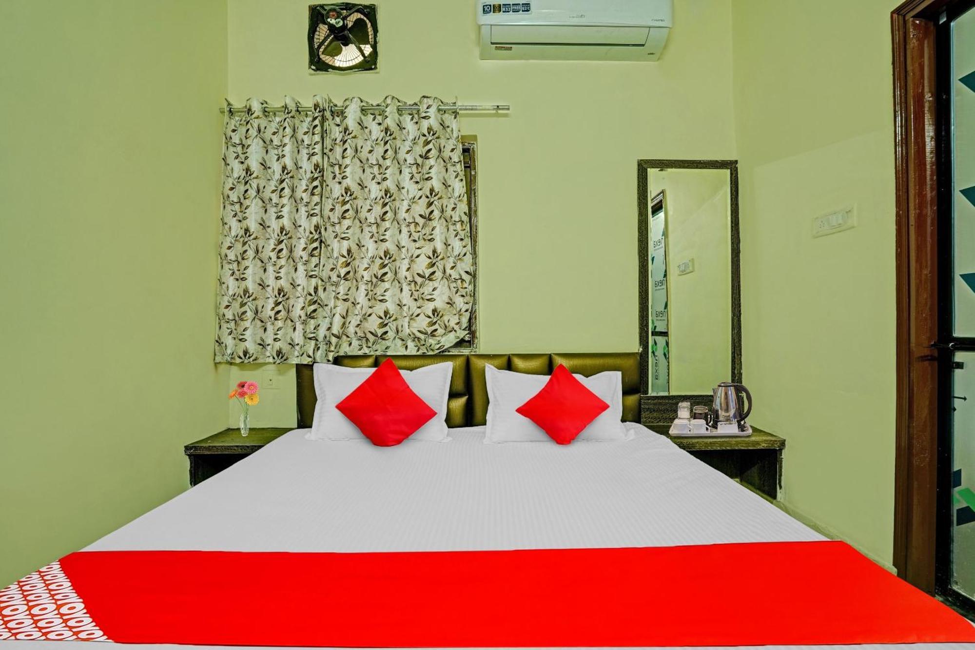 Hotel O B N Palace Rāipur Exteriör bild