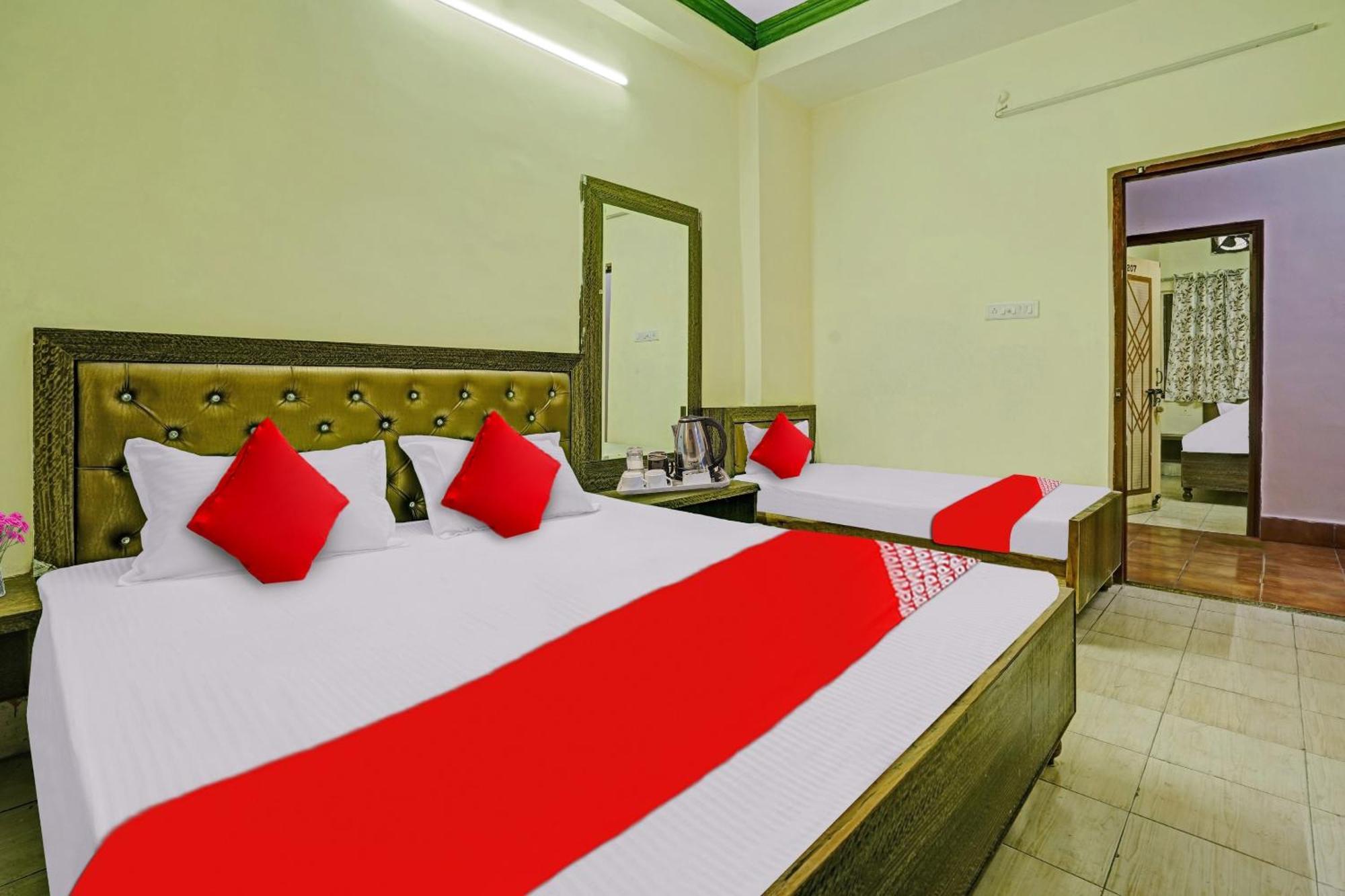 Hotel O B N Palace Rāipur Exteriör bild