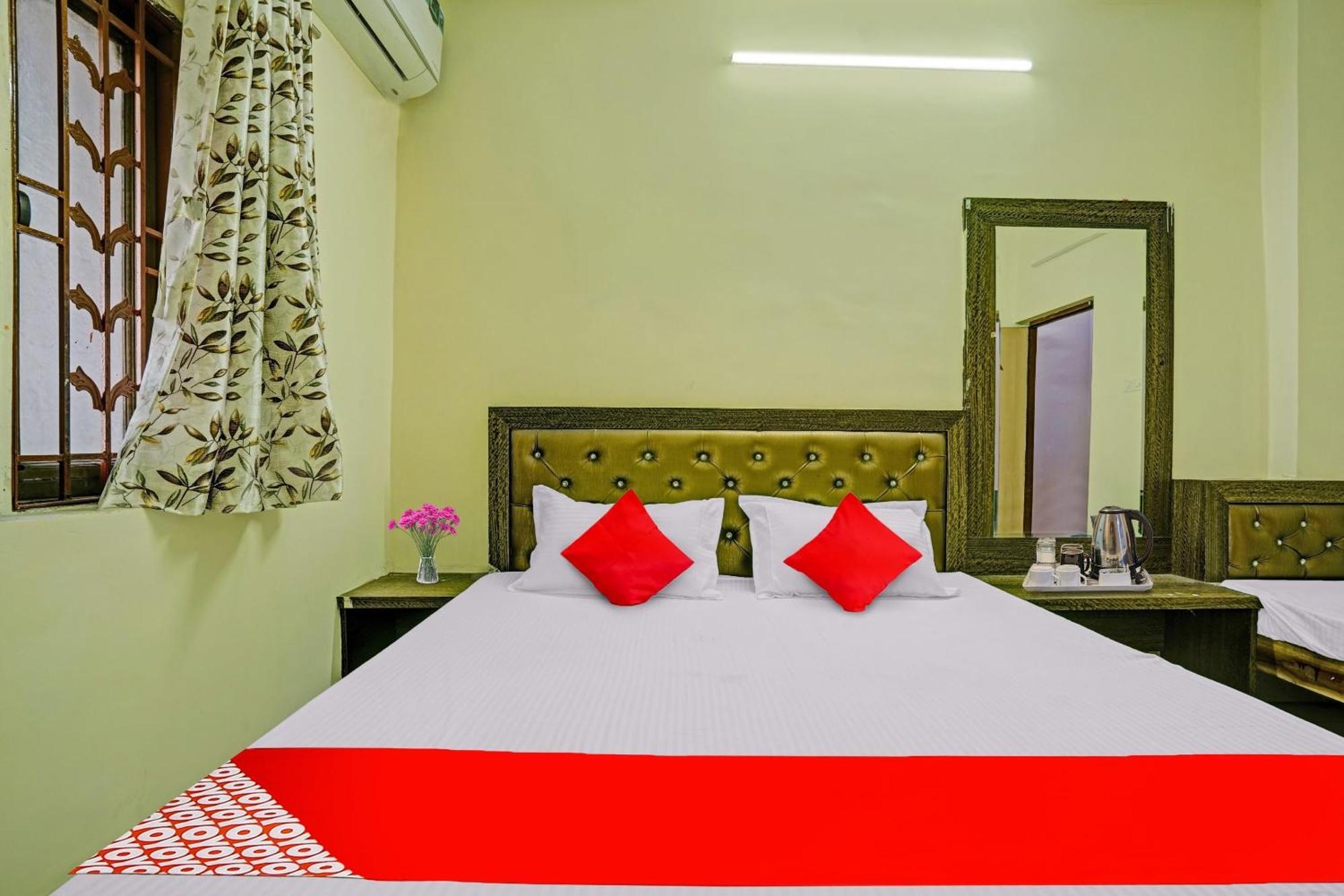 Hotel O B N Palace Rāipur Exteriör bild