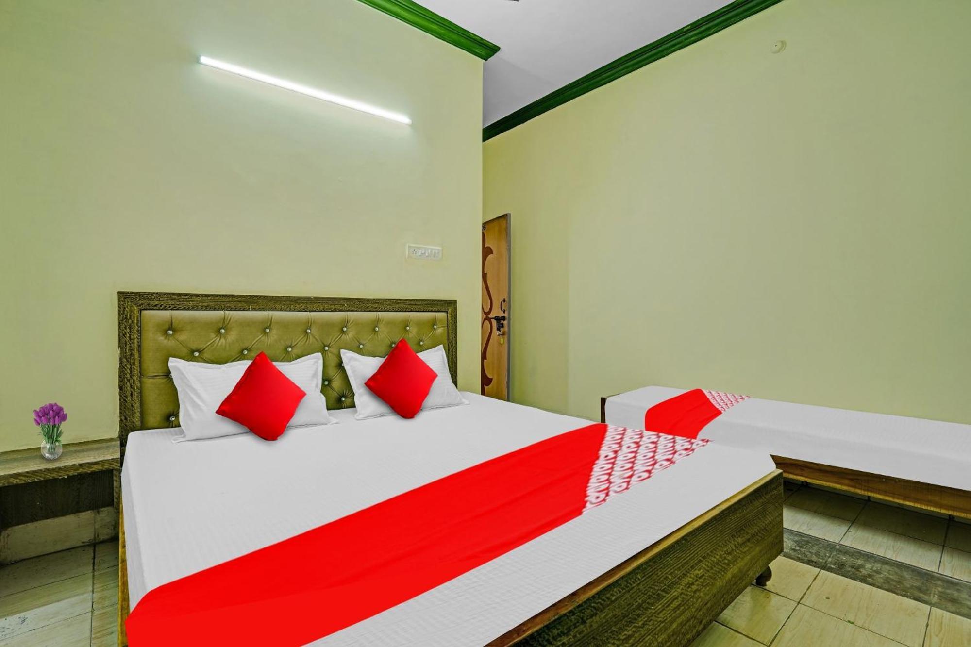 Hotel O B N Palace Rāipur Exteriör bild